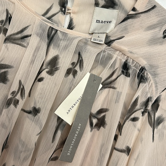 ANTHROPOLOGY MAEVE Long-Sleeve Pleated Peasant Blouse Color: Neutral Motif Large - Picture 2 of 2